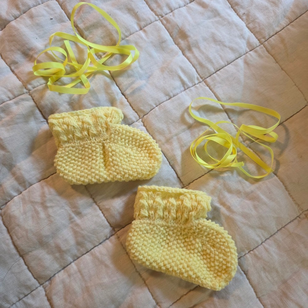 Handmade Knit Baby Booties Unisex 0-6M Yellow Ribbon Tie Vintage Style